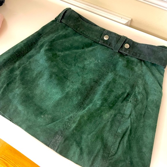 Zara size S green faux suede mini skirt with removable belt. - Picture 2 of 4